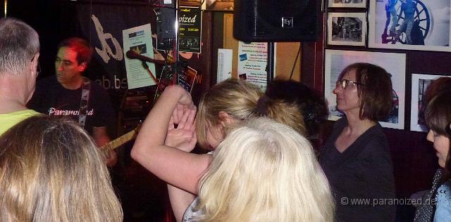 2014 Genial im Grammophon 038.jpg - Ultrablond und mystische Gebärdensprache...Vodoo?